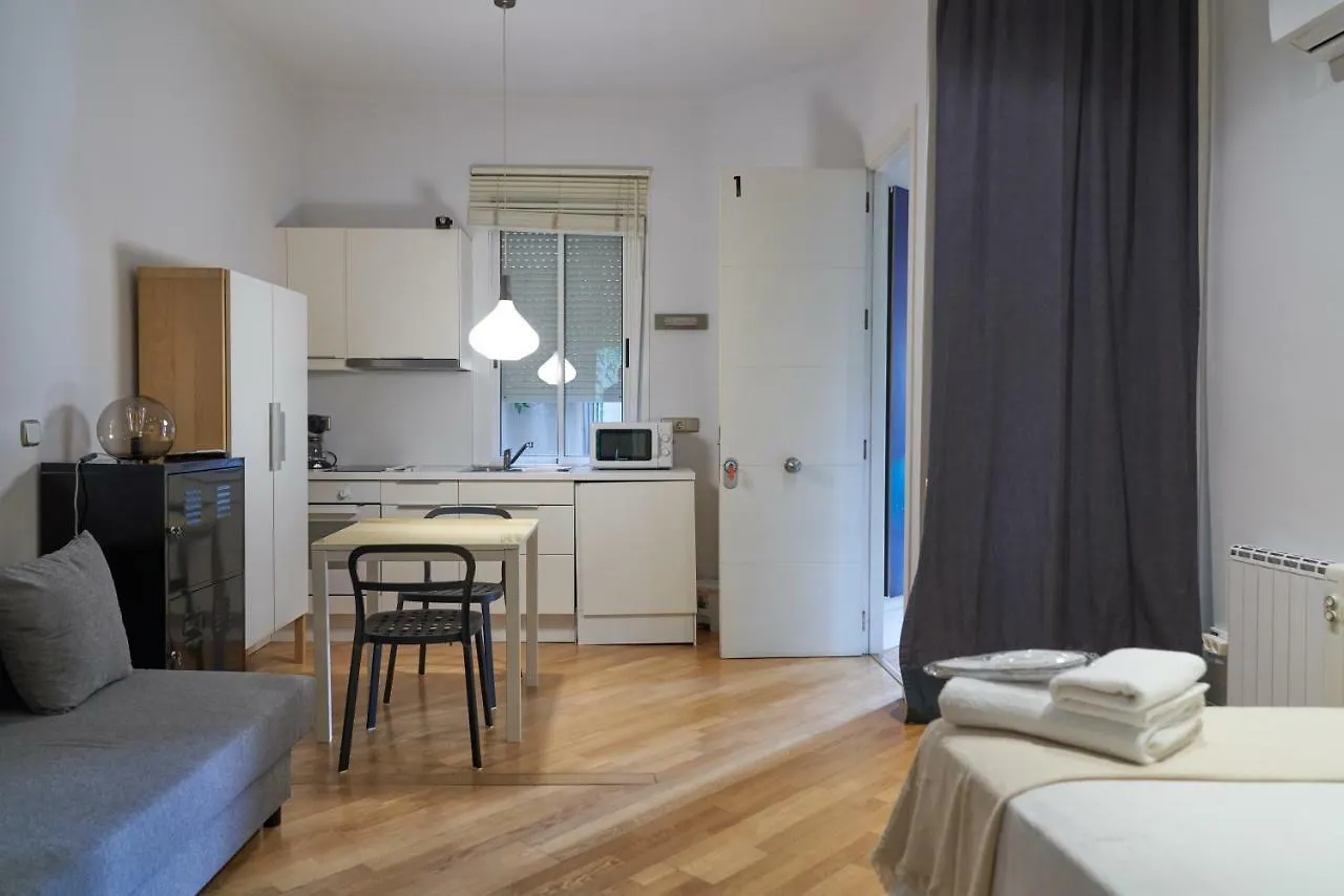 Spacious & Comfortable Flat In Centric Eixample Barselona İspanya