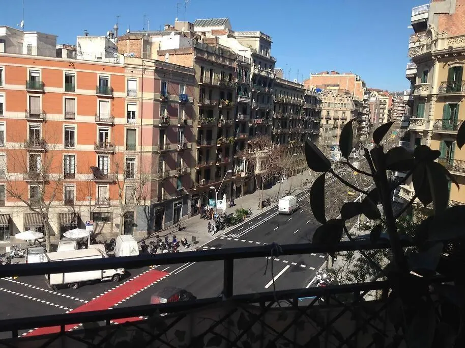 Spacious & Comfortable Flat In Centric Eixample Barselona